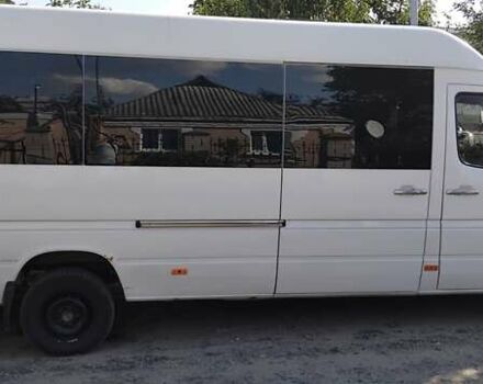 Белый Мерседес Sprinter, объемом двигателя 2.1 л и пробегом 990 тыс. км за 6900 $, фото 2 на Automoto.ua