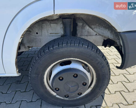 Белый Мерседес Sprinter, объемом двигателя 2.7 л и пробегом 450 тыс. км за 17000 $, фото 3 на Automoto.ua