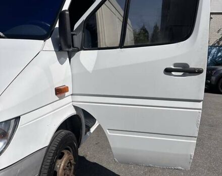 Белый Мерседес Sprinter, объемом двигателя 2.2 л и пробегом 832 тыс. км за 8200 $, фото 3 на Automoto.ua