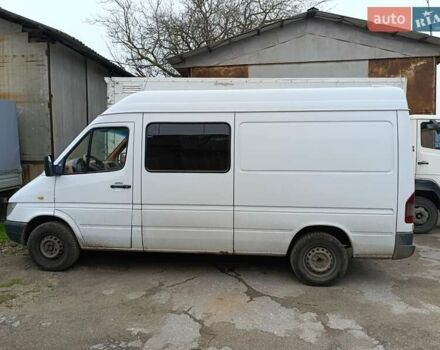 Белый Мерседес Sprinter, объемом двигателя 2.1 л и пробегом 200 тыс. км за 7600 $, фото 2 на Automoto.ua