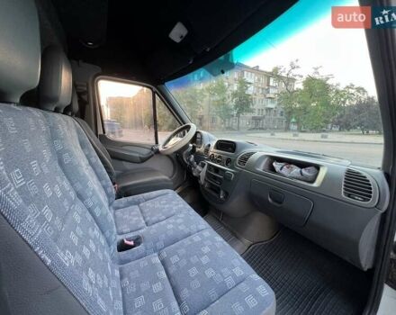 Белый Мерседес Sprinter, объемом двигателя 2.2 л и пробегом 100 тыс. км за 12000 $, фото 3 на Automoto.ua