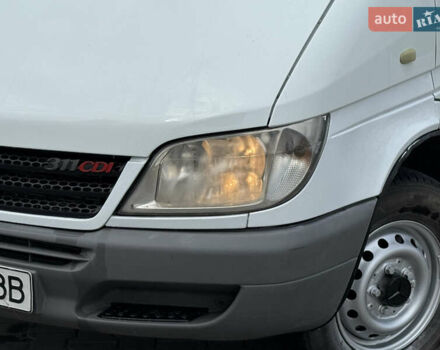 Белый Мерседес Sprinter, объемом двигателя 2.15 л и пробегом 428 тыс. км за 9000 $, фото 2 на Automoto.ua