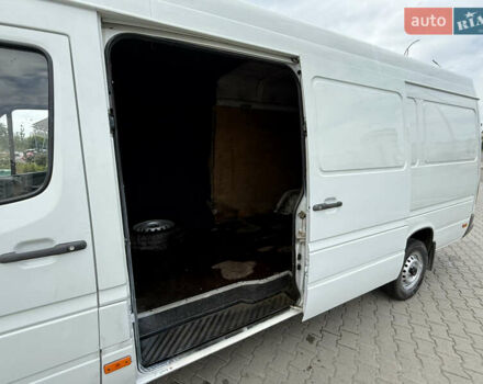Белый Мерседес Sprinter, объемом двигателя 2.15 л и пробегом 428 тыс. км за 9000 $, фото 21 на Automoto.ua