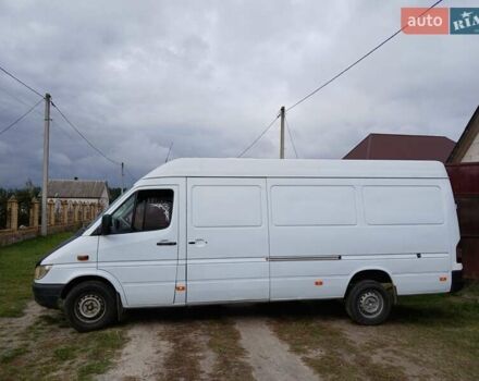 Белый Мерседес Sprinter, объемом двигателя 2.2 л и пробегом 308 тыс. км за 8300 $, фото 4 на Automoto.ua