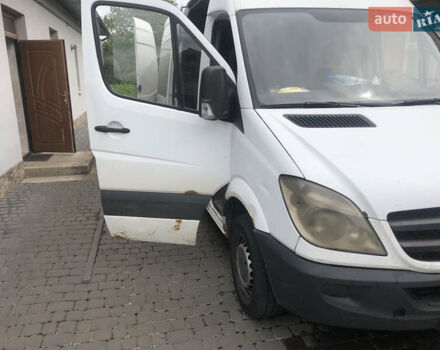 Белый Мерседес Sprinter, объемом двигателя 2.2 л и пробегом 410 тыс. км за 7200 $, фото 4 на Automoto.ua