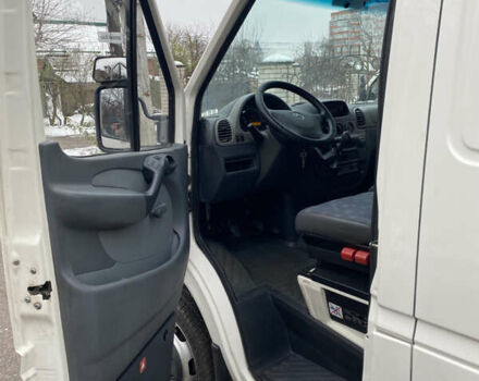 Белый Мерседес Sprinter, объемом двигателя 2.7 л и пробегом 422 тыс. км за 10000 $, фото 5 на Automoto.ua