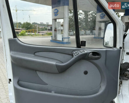 Белый Мерседес Sprinter, объемом двигателя 2.15 л и пробегом 428 тыс. км за 9000 $, фото 24 на Automoto.ua