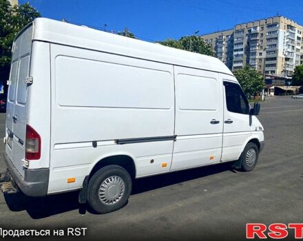 Белый Мерседес Sprinter, объемом двигателя 2.2 л и пробегом 400 тыс. км за 10200 $, фото 3 на Automoto.ua