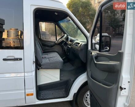 Белый Мерседес Sprinter, объемом двигателя 2.2 л и пробегом 100 тыс. км за 12000 $, фото 2 на Automoto.ua