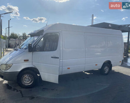 Белый Мерседес Sprinter, объемом двигателя 2.2 л и пробегом 335 тыс. км за 11000 $, фото 2 на Automoto.ua