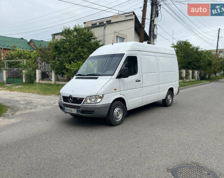 Белый Мерседес Sprinter, объемом двигателя 2.2 л и пробегом 450 тыс. км за 9800 $, фото 2 на Automoto.ua