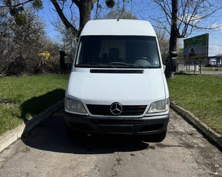 Белый Мерседес Sprinter, объемом двигателя 2.2 л и пробегом 700 тыс. км за 9800 $, фото 2 на Automoto.ua