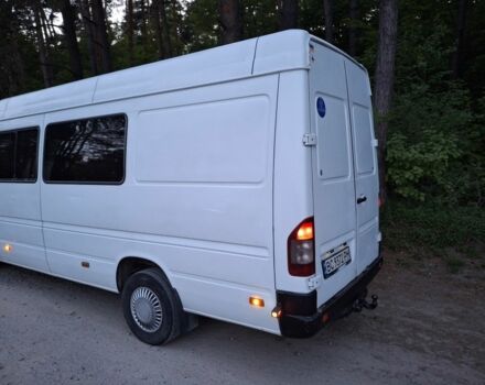 Белый Мерседес Sprinter, объемом двигателя 2.1 л и пробегом 400 тыс. км за 8100 $, фото 3 на Automoto.ua