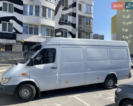 Белый Мерседес Sprinter, объемом двигателя 2.2 л и пробегом 335 тыс. км за 11000 $, фото 4 на Automoto.ua