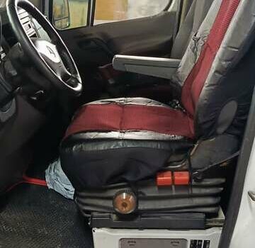Белый Мерседес Sprinter, объемом двигателя 2.1 л и пробегом 300 тыс. км за 13050 $, фото 9 на Automoto.ua