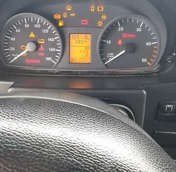 Белый Мерседес Sprinter, объемом двигателя 2.15 л и пробегом 310 тыс. км за 11000 $, фото 13 на Automoto.ua