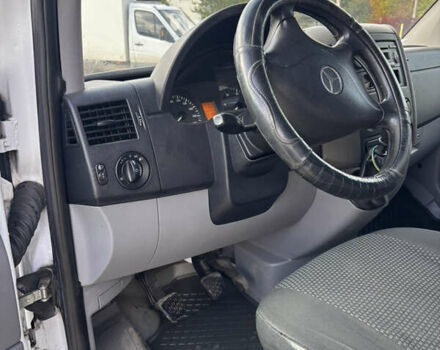 Белый Мерседес Sprinter, объемом двигателя 2.1 л и пробегом 317 тыс. км за 12000 $, фото 9 на Automoto.ua