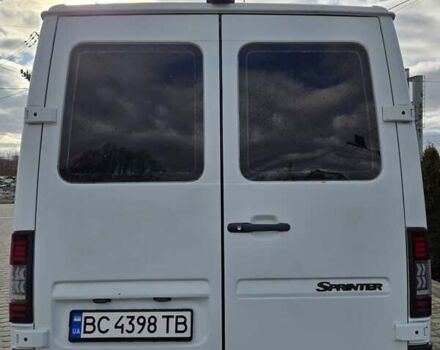 Белый Мерседес Sprinter, объемом двигателя 2.2 л и пробегом 350 тыс. км за 9000 $, фото 3 на Automoto.ua