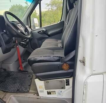 Белый Мерседес Sprinter, объемом двигателя 2.15 л и пробегом 310 тыс. км за 11000 $, фото 10 на Automoto.ua