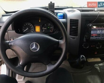 Белый Мерседес Sprinter, объемом двигателя 2.99 л и пробегом 557 тыс. км за 10000 $, фото 4 на Automoto.ua