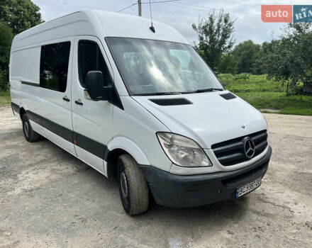 Белый Мерседес Sprinter, объемом двигателя 2.15 л и пробегом 730 тыс. км за 13100 $, фото 2 на Automoto.ua