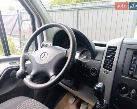 Белый Мерседес Sprinter, объемом двигателя 2.2 л и пробегом 850 тыс. км за 8700 $, фото 2 на Automoto.ua