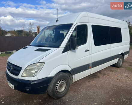Белый Мерседес Sprinter, объемом двигателя 2.99 л и пробегом 670 тыс. км за 10000 $, фото 1 на Automoto.ua