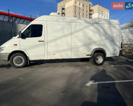 Белый Мерседес Sprinter, объемом двигателя 2.7 л и пробегом 407 тыс. км за 21555 $, фото 4 на Automoto.ua
