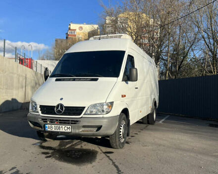 Белый Мерседес Sprinter, объемом двигателя 2.7 л и пробегом 407 тыс. км за 21555 $, фото 1 на Automoto.ua