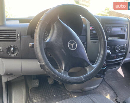 Белый Мерседес Sprinter, объемом двигателя 3 л и пробегом 670 тыс. км за 14300 $, фото 1 на Automoto.ua