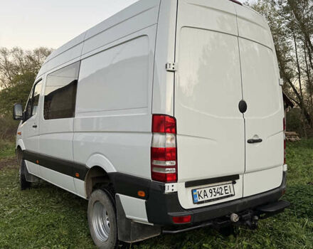 Белый Мерседес Sprinter, объемом двигателя 2.2 л и пробегом 299 тыс. км за 10000 $, фото 3 на Automoto.ua