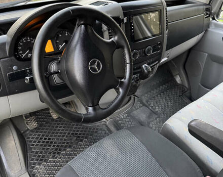 Белый Мерседес Sprinter, объемом двигателя 2.2 л и пробегом 299 тыс. км за 10000 $, фото 4 на Automoto.ua