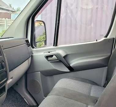 Белый Мерседес Sprinter, объемом двигателя 2.14 л и пробегом 382 тыс. км за 9000 $, фото 6 на Automoto.ua