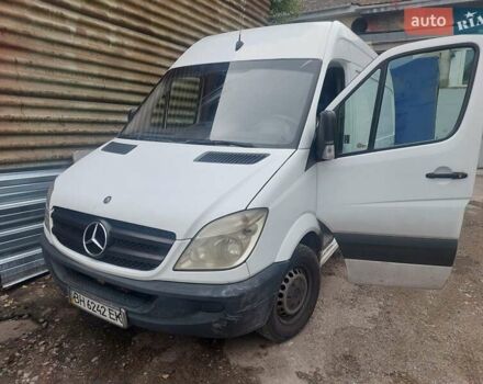 Белый Мерседес Sprinter, объемом двигателя 2.1 л и пробегом 327 тыс. км за 10700 $, фото 3 на Automoto.ua