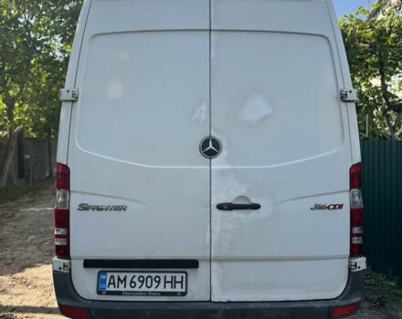 Белый Мерседес Sprinter, объемом двигателя 2.14 л и пробегом 372 тыс. км за 12000 $, фото 3 на Automoto.ua