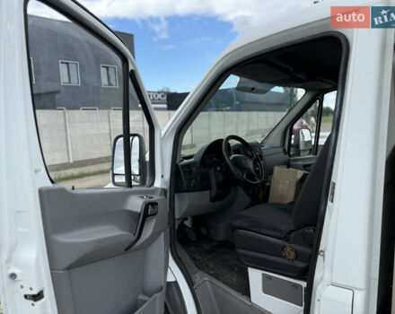 Белый Мерседес Sprinter, объемом двигателя 2.1 л и пробегом 500 тыс. км за 11753 $, фото 7 на Automoto.ua
