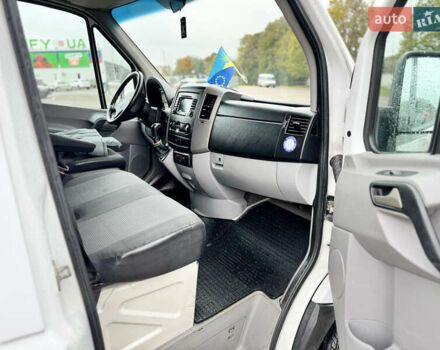 Белый Мерседес Sprinter, объемом двигателя 3.22 л и пробегом 400 тыс. км за 16500 $, фото 12 на Automoto.ua