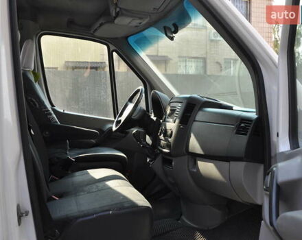 Белый Мерседес Sprinter, объемом двигателя 2.1 л и пробегом 480 тыс. км за 13000 $, фото 4 на Automoto.ua