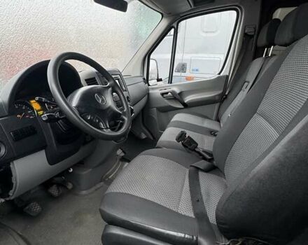 Белый Мерседес Sprinter, объемом двигателя 2.2 л и пробегом 300 тыс. км за 11100 $, фото 4 на Automoto.ua