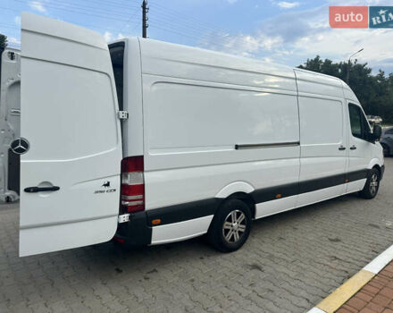 Белый Мерседес Sprinter, объемом двигателя 2.2 л и пробегом 352 тыс. км за 15500 $, фото 4 на Automoto.ua