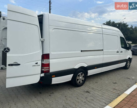 Белый Мерседес Sprinter, объемом двигателя 2.2 л и пробегом 352 тыс. км за 15500 $, фото 3 на Automoto.ua