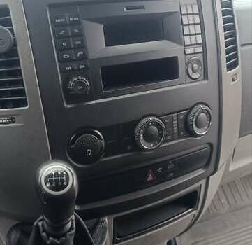 Белый Мерседес Sprinter, объемом двигателя 2.15 л и пробегом 300 тыс. км за 14000 $, фото 35 на Automoto.ua