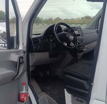 Белый Мерседес Sprinter, объемом двигателя 2.15 л и пробегом 300 тыс. км за 14000 $, фото 37 на Automoto.ua