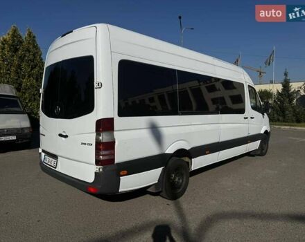 Белый Мерседес Sprinter, объемом двигателя 2.14 л и пробегом 391 тыс. км за 18000 $, фото 4 на Automoto.ua