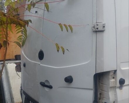 Белый Мерседес Sprinter, объемом двигателя 2.2 л и пробегом 350 тыс. км за 1903 $, фото 3 на Automoto.ua