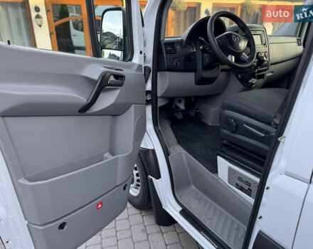Белый Мерседес Sprinter, объемом двигателя 2.1 л и пробегом 385 тыс. км за 14999 $, фото 28 на Automoto.ua