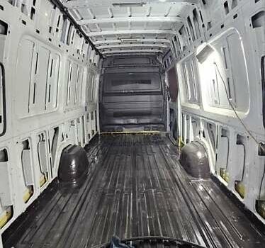 Белый Мерседес Sprinter, объемом двигателя 2.1 л и пробегом 380 тыс. км за 22000 $, фото 12 на Automoto.ua