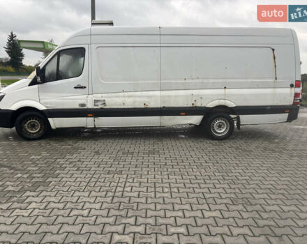 Белый Мерседес Sprinter, объемом двигателя 2.2 л и пробегом 570 тыс. км за 6500 $, фото 2 на Automoto.ua