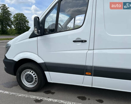 Белый Мерседес Sprinter, объемом двигателя 2.2 л и пробегом 320 тыс. км за 22400 $, фото 6 на Automoto.ua