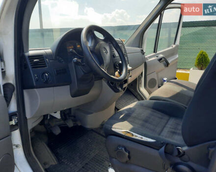 Белый Мерседес Sprinter, объемом двигателя 2.1 л и пробегом 300 тыс. км за 15999 $, фото 6 на Automoto.ua